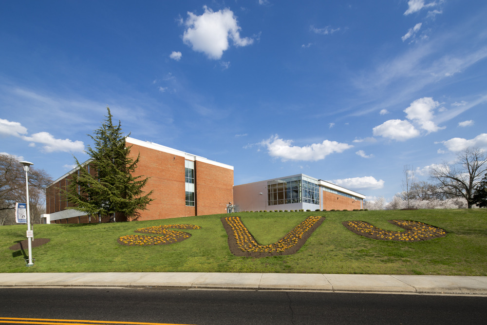 CMW_2015_002_N19_medium The road near the university building with the letters "S V U" landscaped with flowers into the bank.