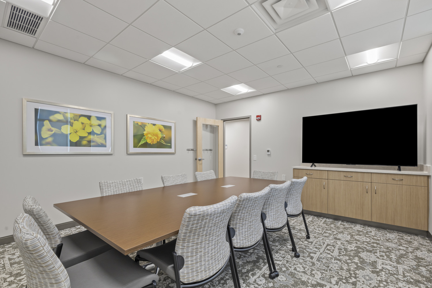 A Westerville Cancer Center conference room with yellow floral paintings decorating one wall.