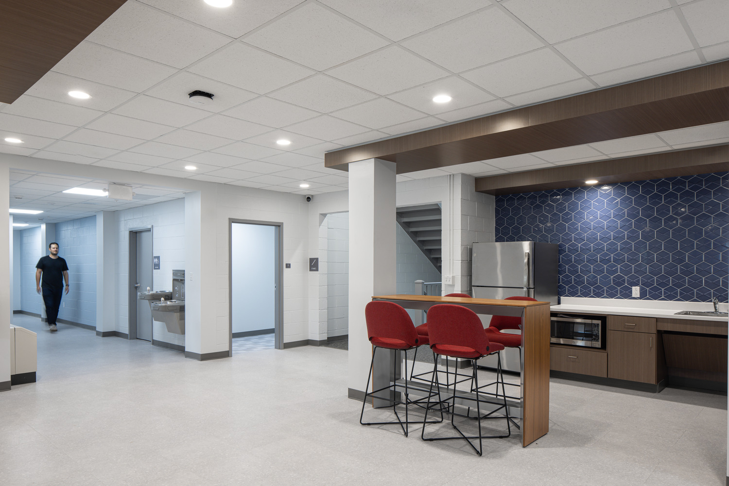 A common kitchen with a patterned navy backsplash and dining area built into the hallways of Wakeman Hall.