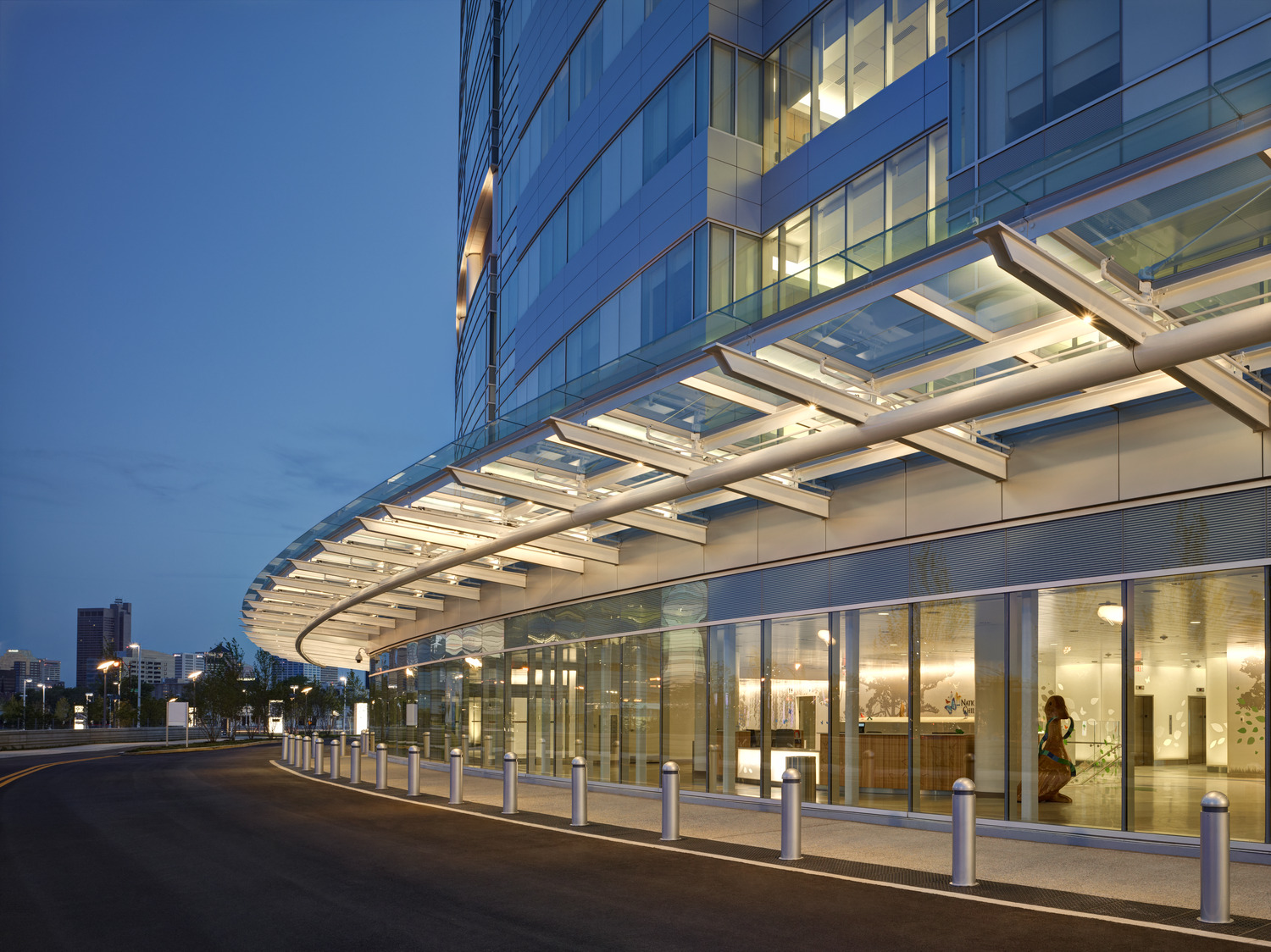Exterior of Nationwide Children's Hospital at night, driving loop.