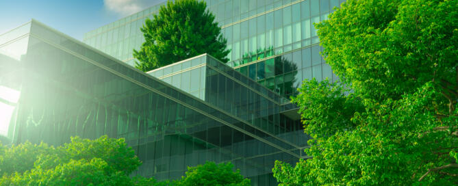 Sustainable healthcare facility with green architecture and natural landscaping, representing hospitals that decarbonize by design.