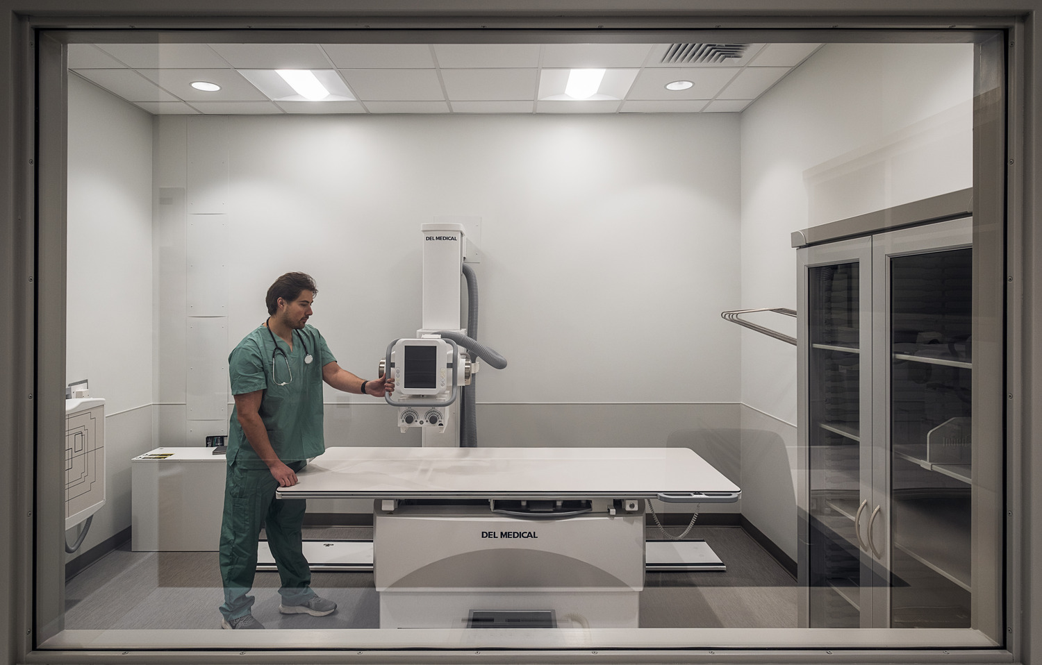 R24_16569_00_N3_medium